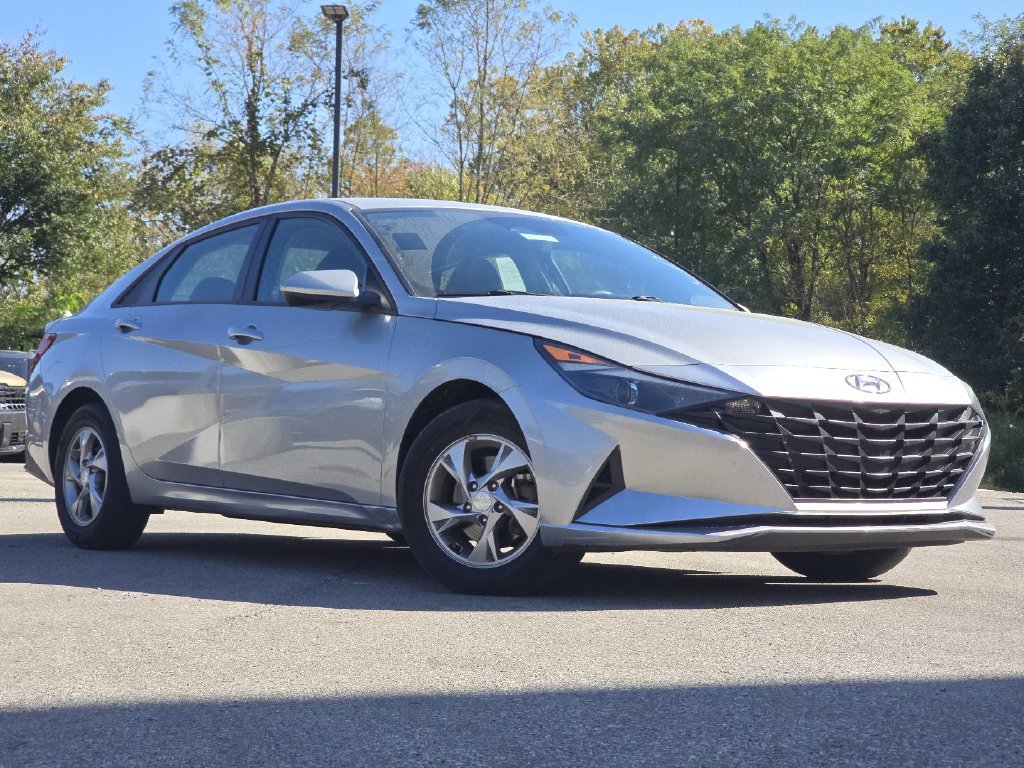 Used 2021 Hyundai Elantra SE w/ Preferred Accessory Package FWD image 2