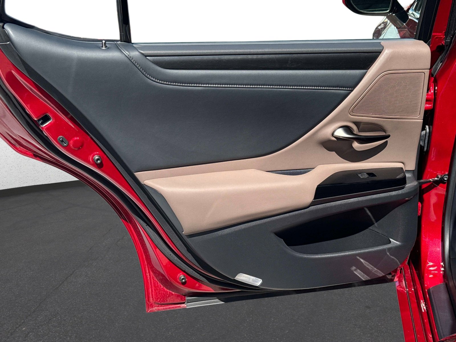 Certified 2025 Lexus ES 350 w/ Premium Package FWD image 11