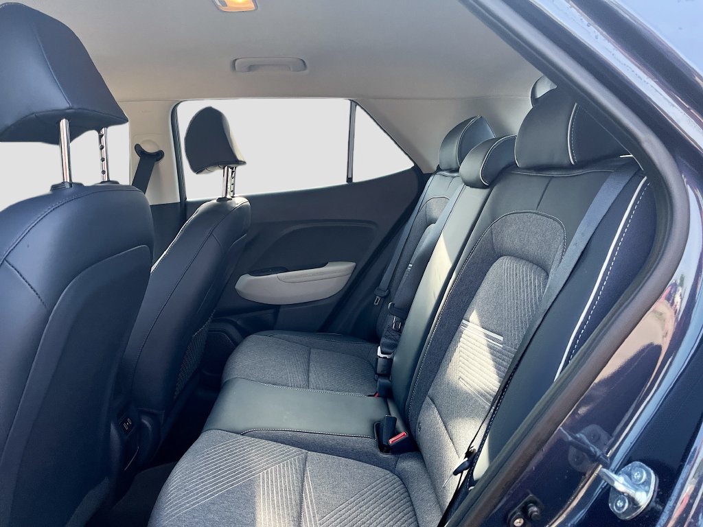 Used 2025 Hyundai Venue Limited FWD image 24