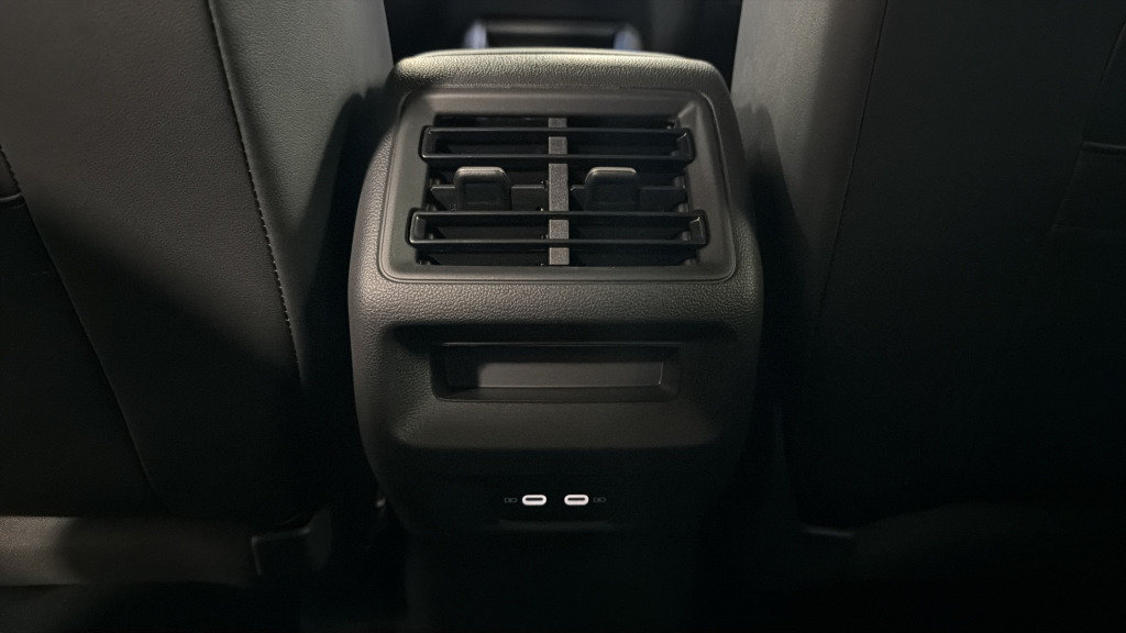Certified 2025 Volkswagen Tiguan SE FWD image 30