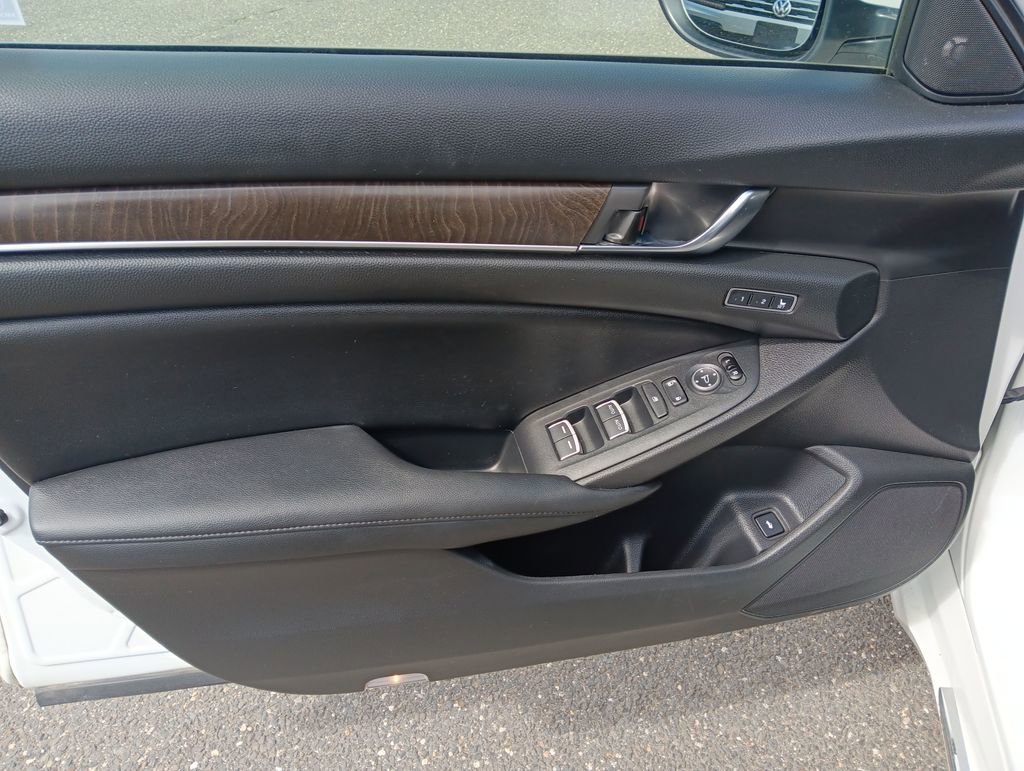 Used 2019 Honda Accord Touring image 10