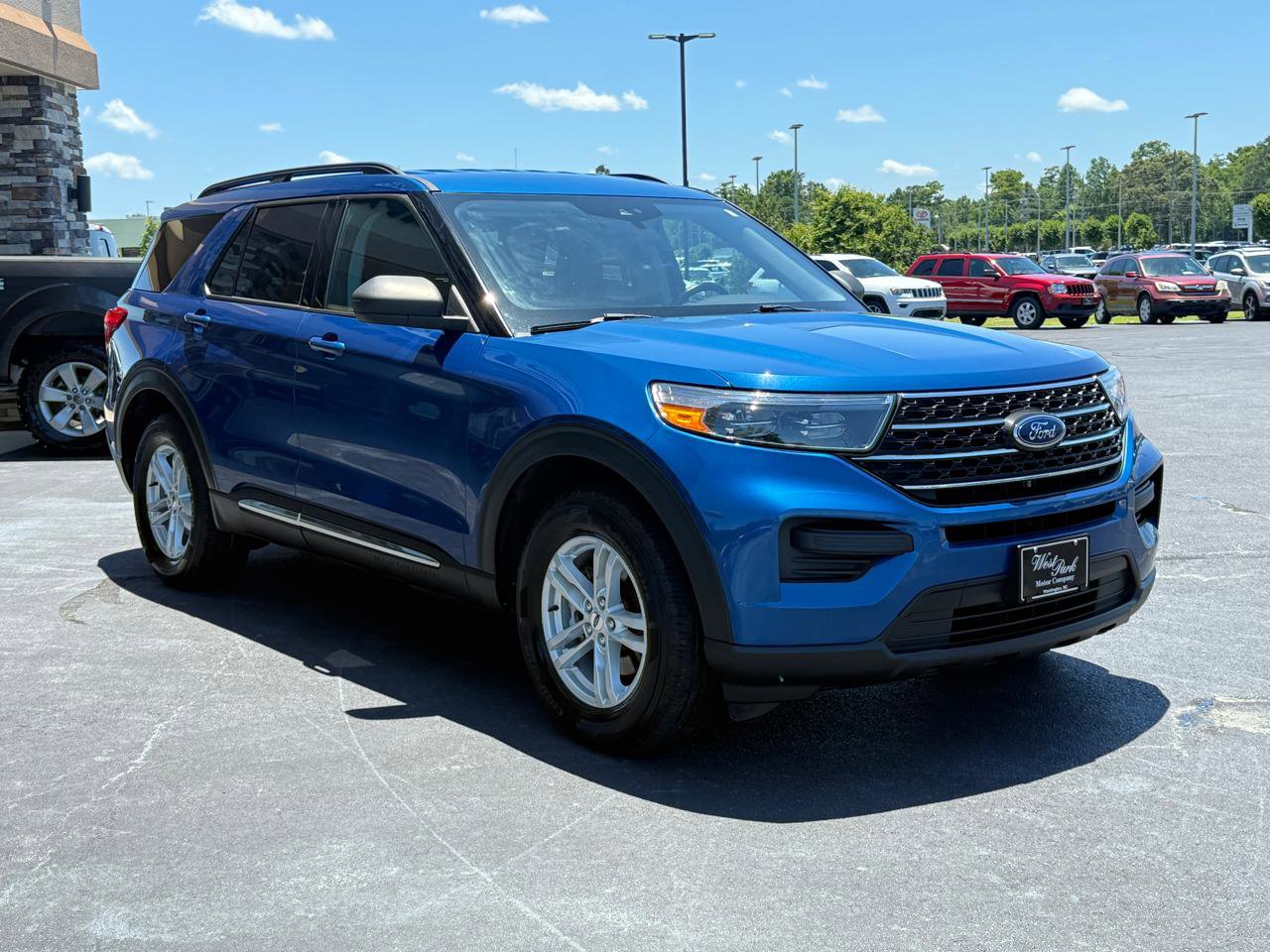 Used 2022 Ford Explorer XLT w/ Class IV Trailer Tow Package AWD/4WD image 6