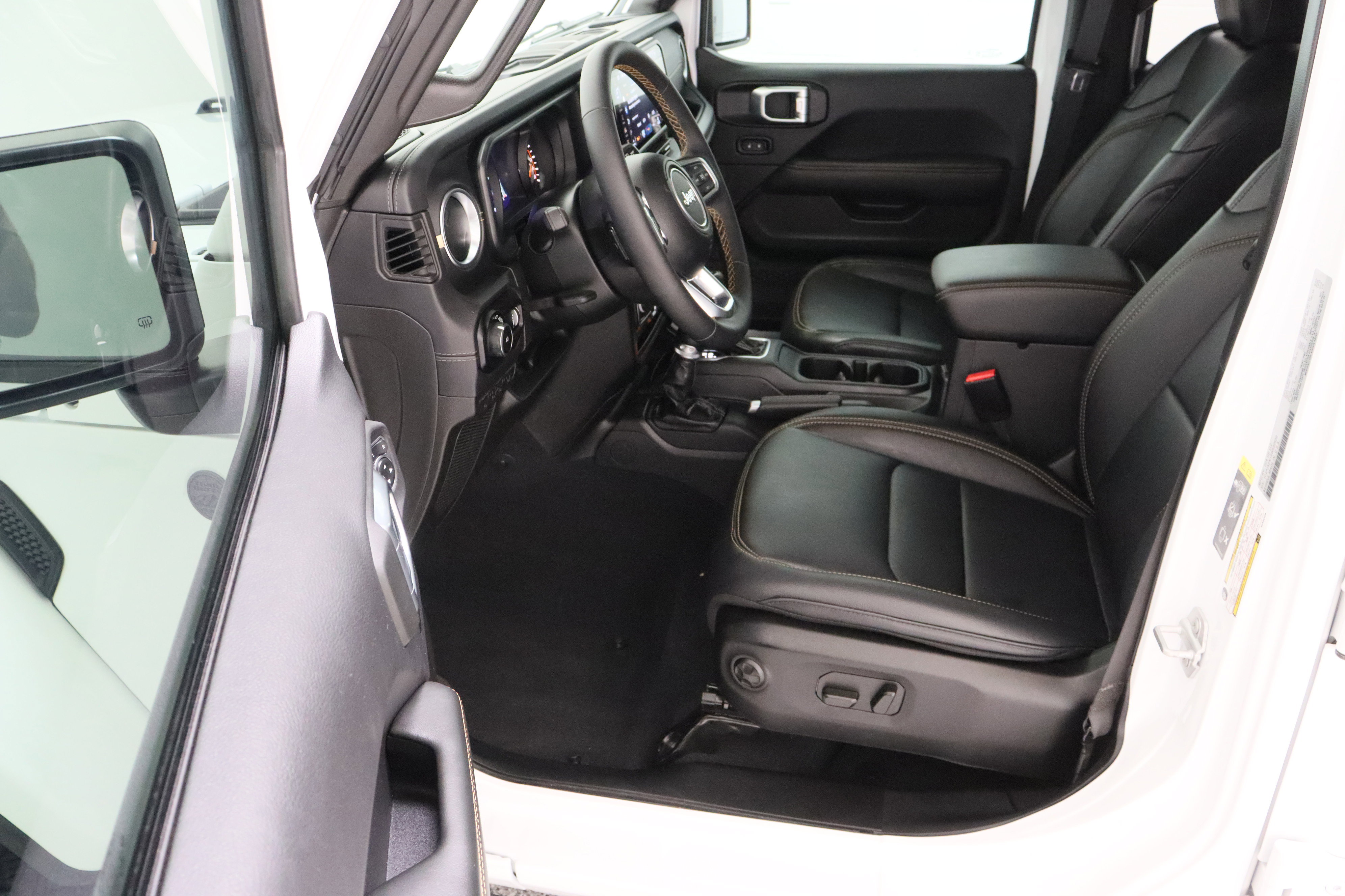 Used 2025 Jeep Wrangler Unlimited Sahara w/ Safety Group image 14