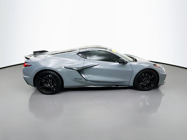 Used 2024 Chevrolet Corvette Z06 RWD image 9