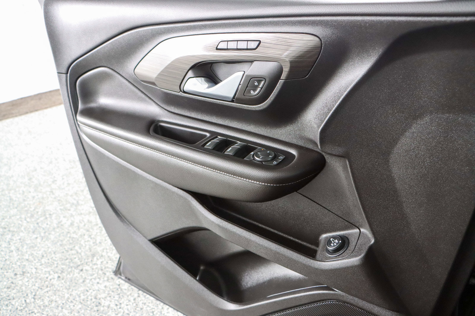 Used 2024 GMC Terrain SLT FWD image 21