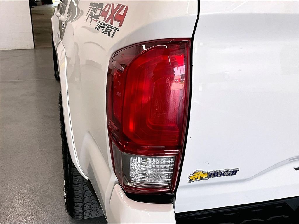 Used 2017 Toyota Tacoma TRD Sport w/ Tow Package (A/T) AWD/4WD image 31
