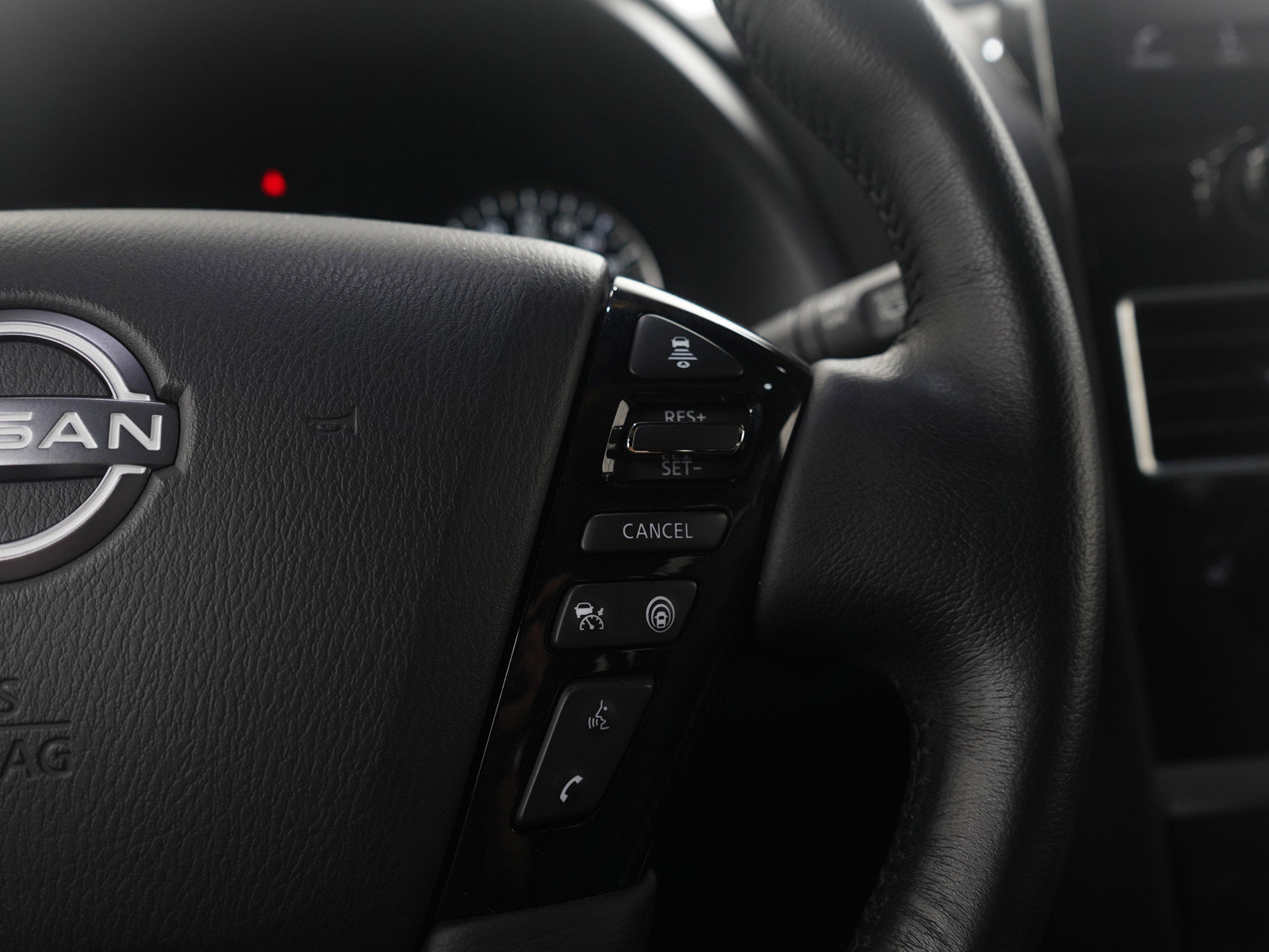 Used 2023 Nissan Armada SL image 31