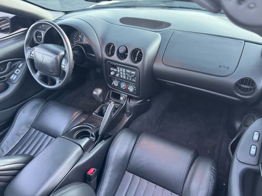 Used 2000 Pontiac Firebird Formula w/ Security Pkg RWD image 13