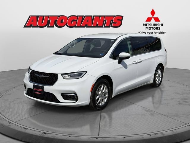 Used 2023 Chrysler Pacifica Touring-L FWD image 5