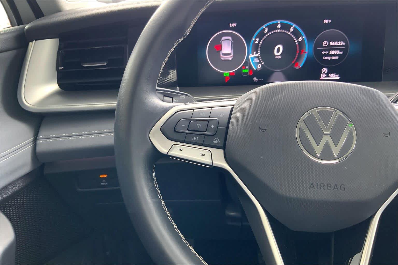 Certified 2026 Volkswagen Tiguan SE FWD image 24