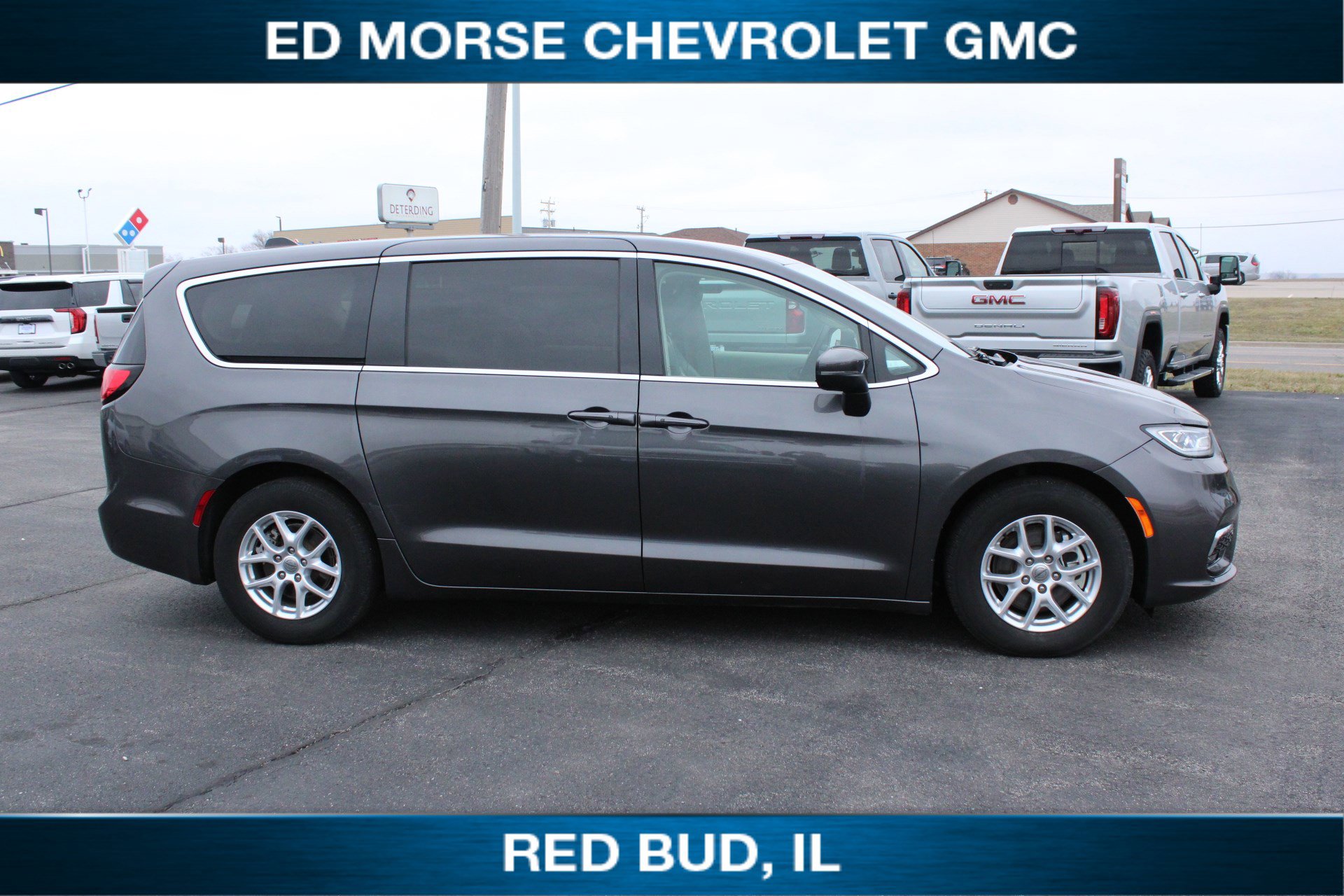 Used 2023 Chrysler Pacifica Touring-L image 2