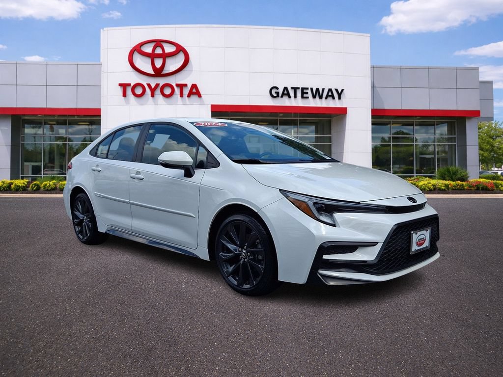 Used 2024 Toyota Corolla SE w/ SE Premium Package FWD image 3