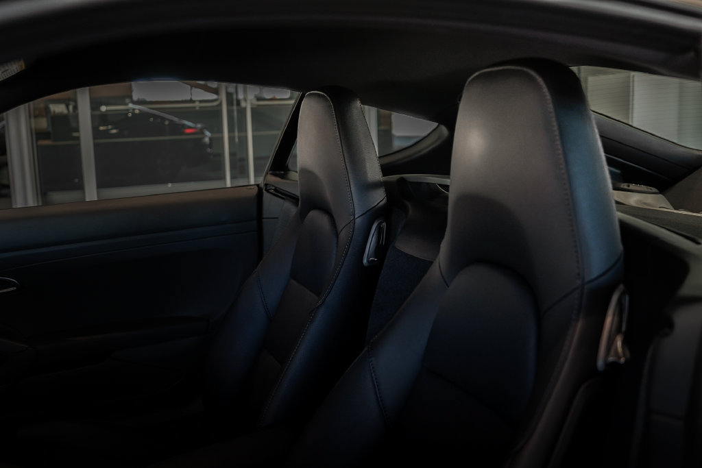 Used 2025 Porsche 718 Cayman RWD image 33