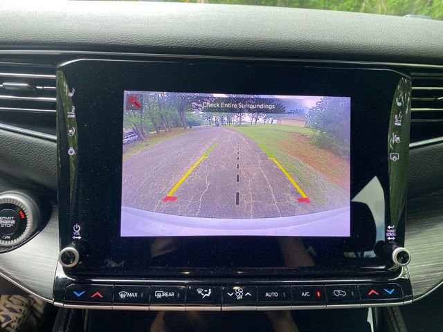 Used 2024 Jeep Wagoneer Series II w/ Flexible Seating Group RWD image 27