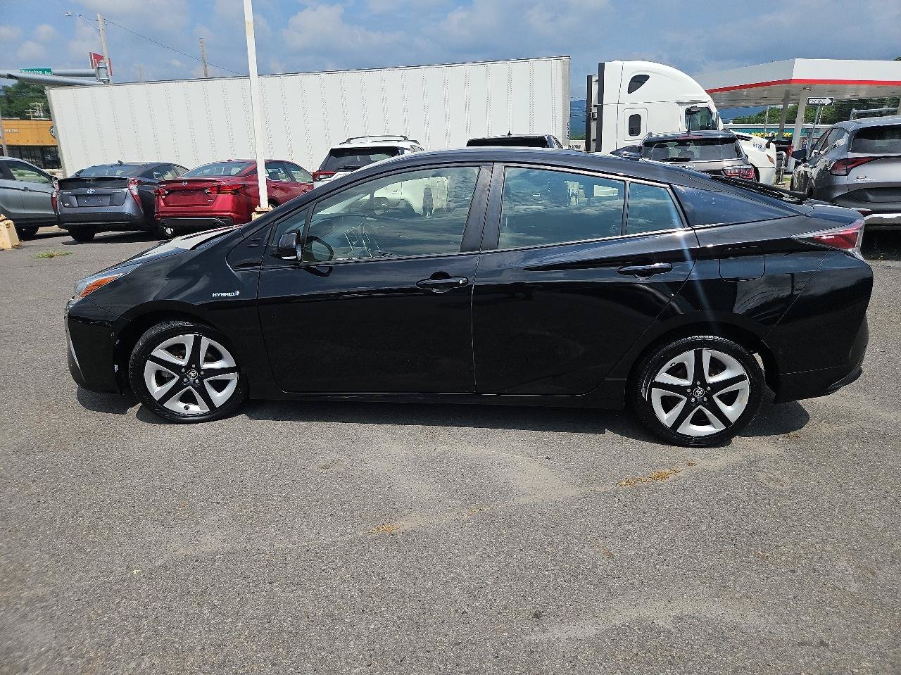 Used 2017 Toyota Prius Three Touring FWD image 6