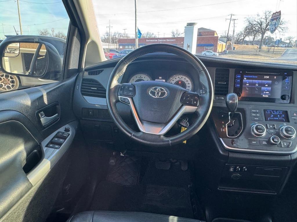 Used 2017 Toyota Sienna SE image 17