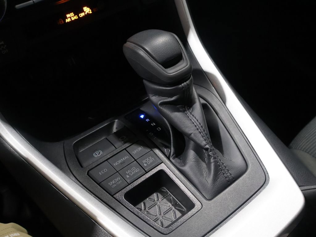 Used 2024 Toyota RAV4 LE image 29