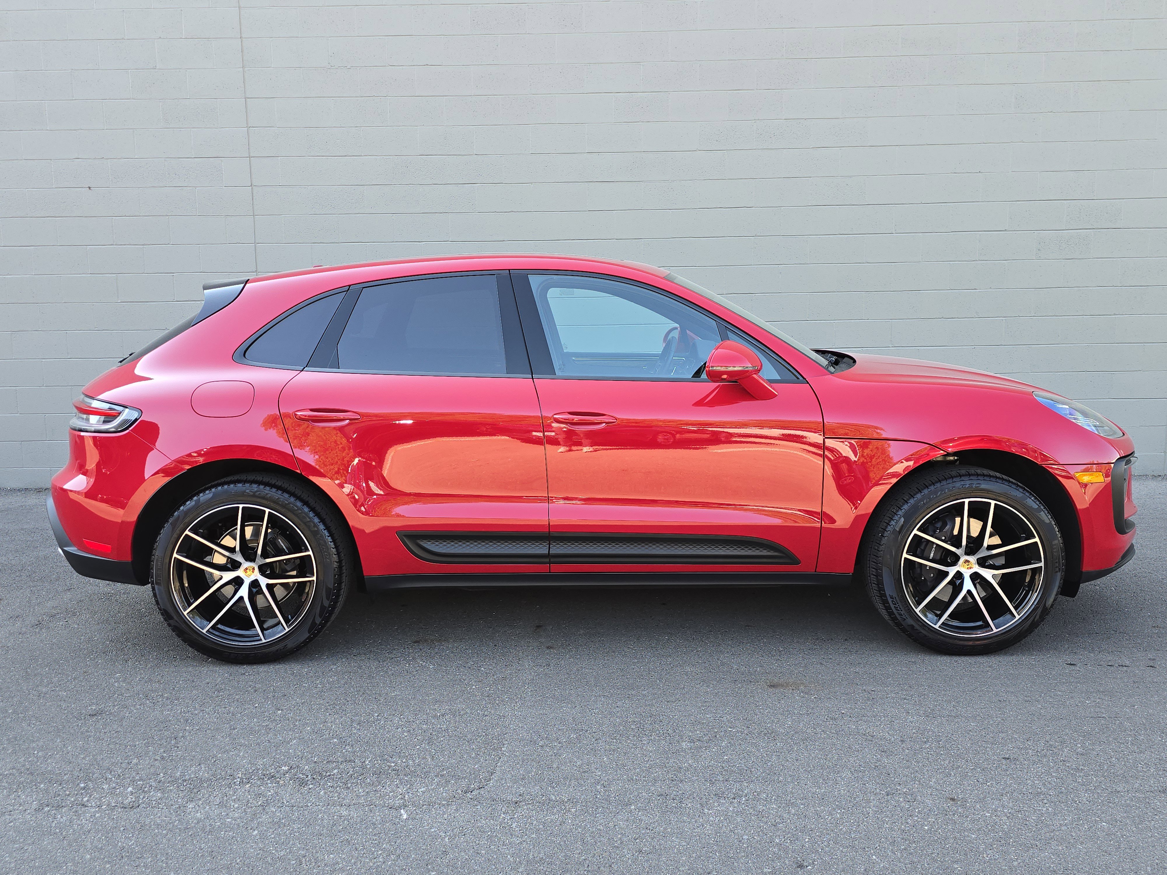 Certified 2025 Porsche Macan image 10