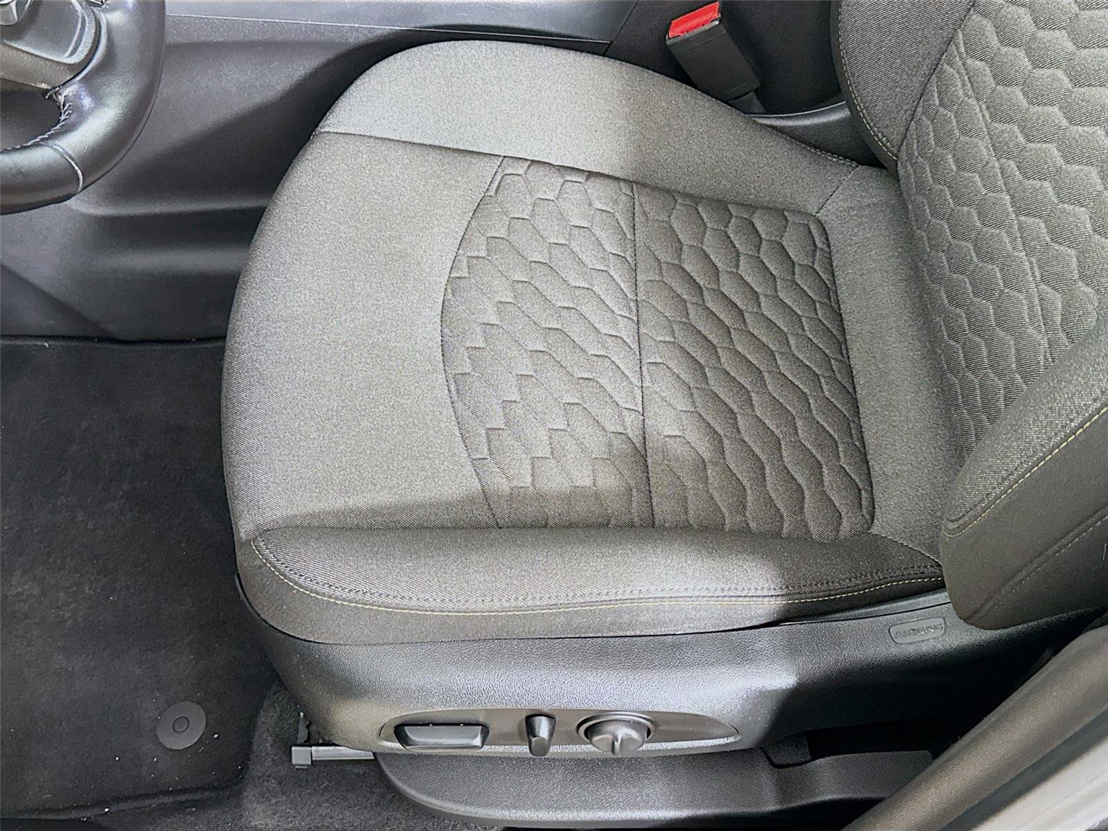 Used 2020 Chevrolet Equinox LT image 18