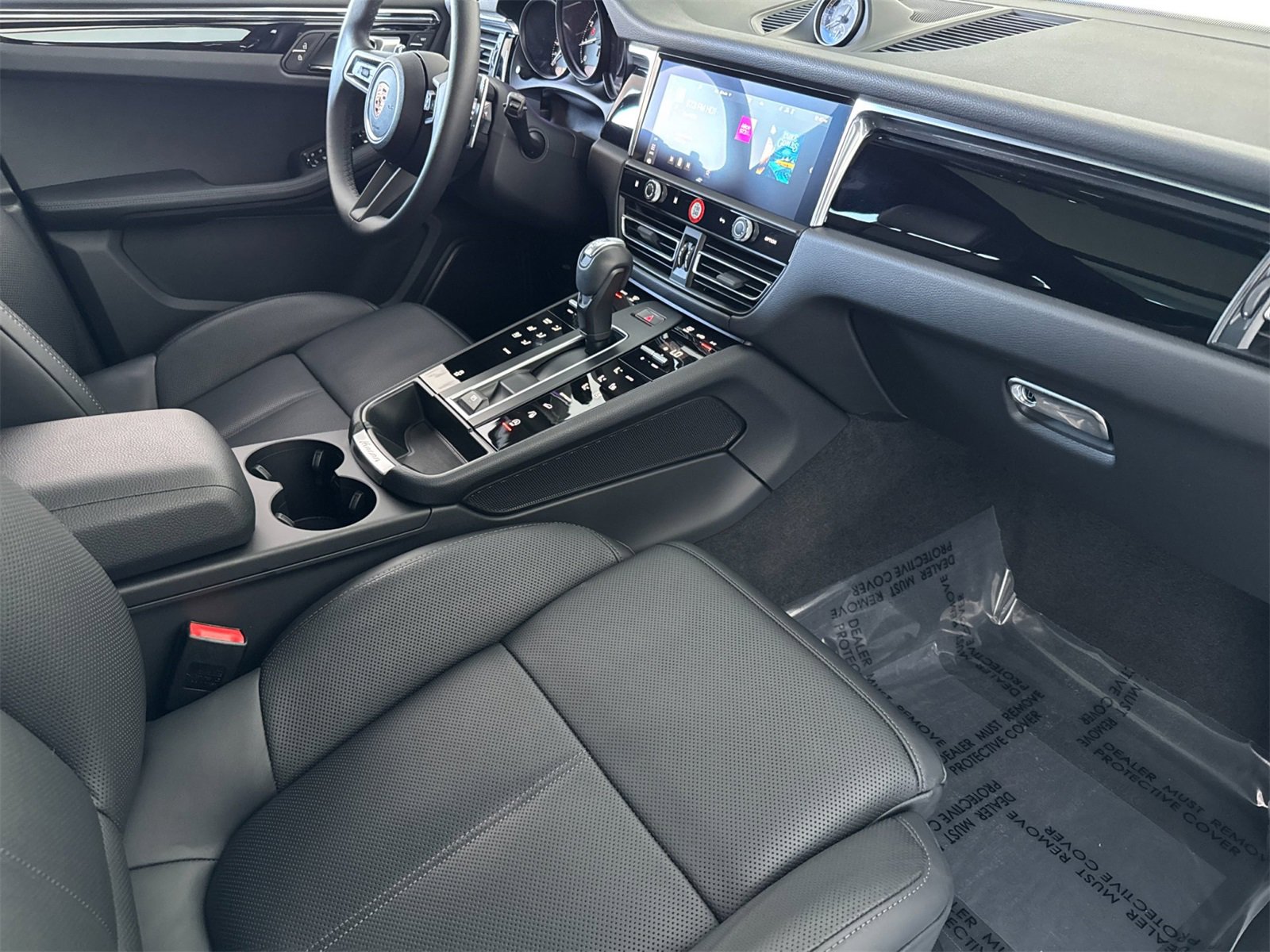 Used 2025 Porsche Macan image 18