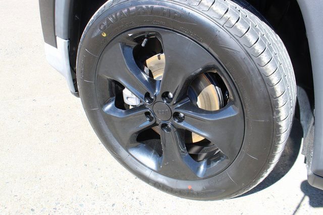 Used 2020 Jeep Compass Latitude image 3