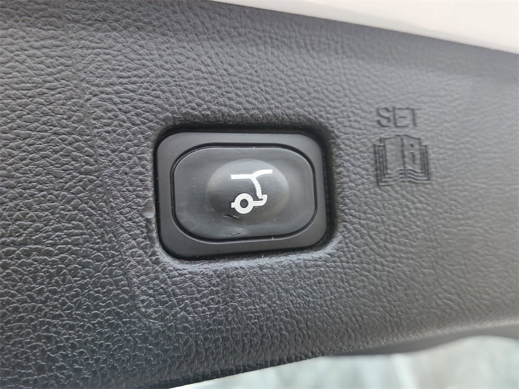 Used 2024 Ford Edge SEL w/ Convenience Package image 12