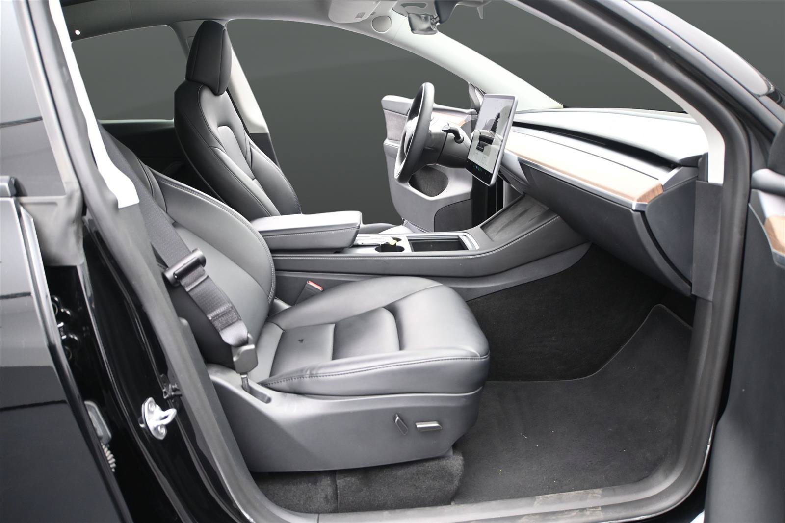 Used 2024 Tesla Model Y 2WD image 15