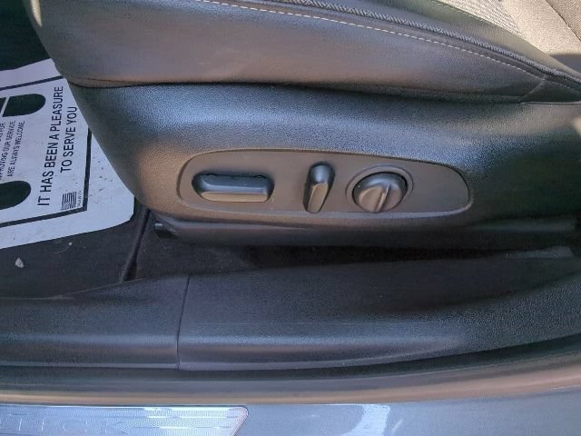 Used 2022 Buick Encore GX Select w/ Sport Touring Package FWD image 11