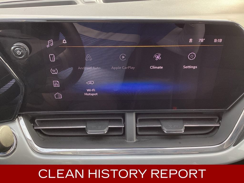 Used 2025 Chevrolet Trax LT w/ LT Convenience Package FWD image 3