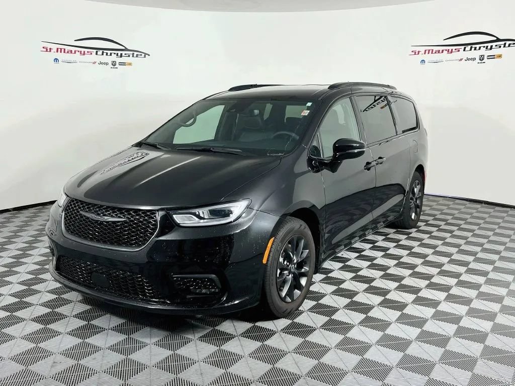 Used 2025 Chrysler Pacifica Select w/ Fav Edition Package FWD image 4