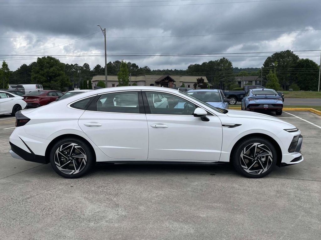 New 2026 Hyundai Sonata SEL FWD image 2