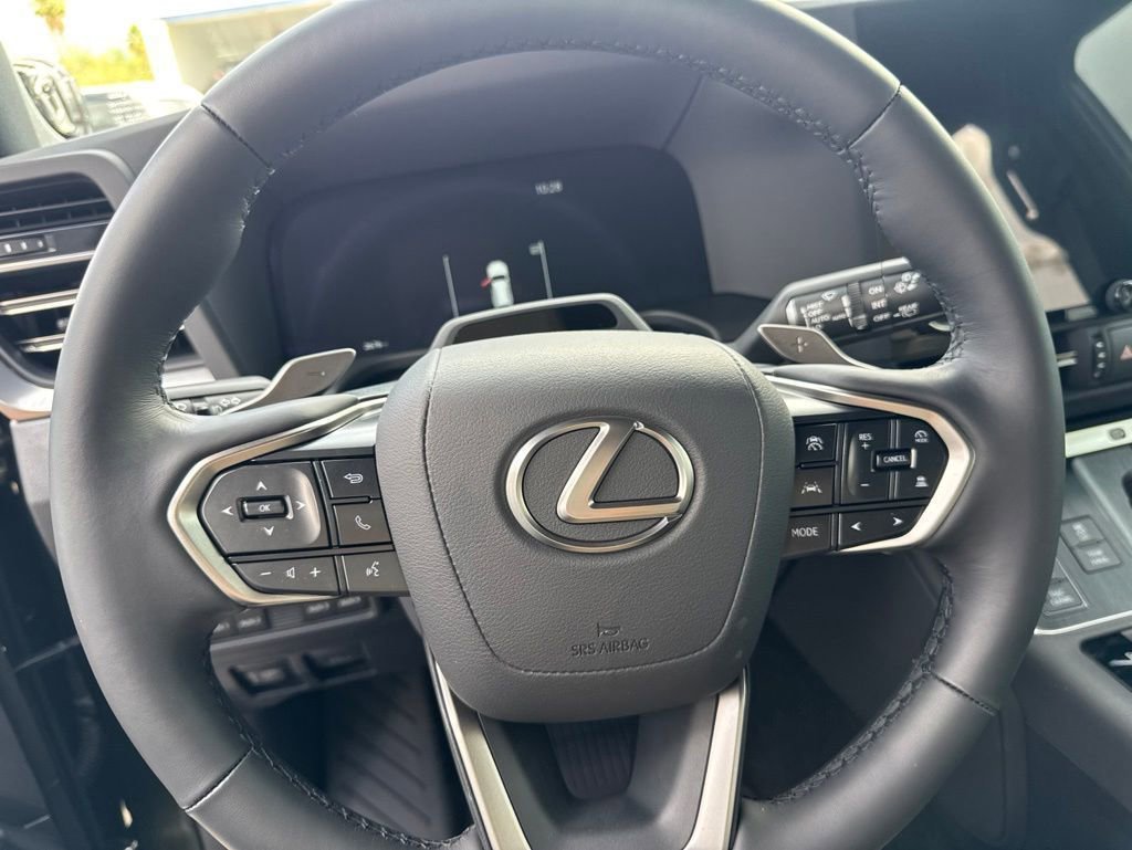 Used 2025 Lexus GX 550 w/ Accessory Package (CT) AWD/4WD image 17