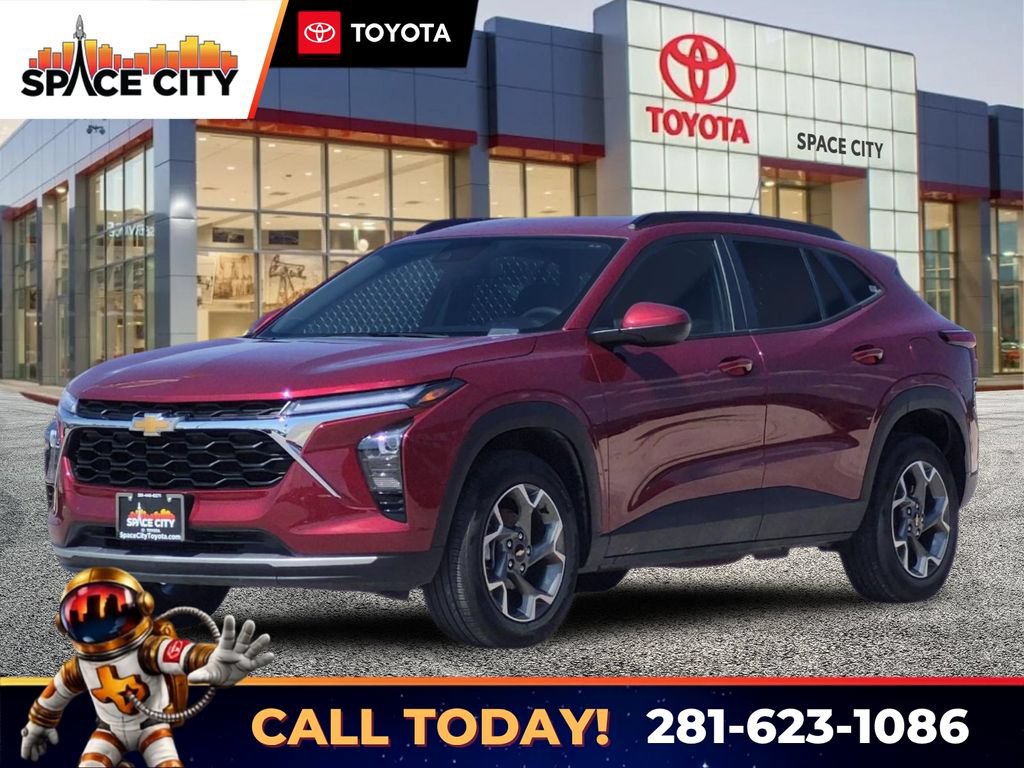 Used 2025 Chevrolet Trax LT FWD image 1