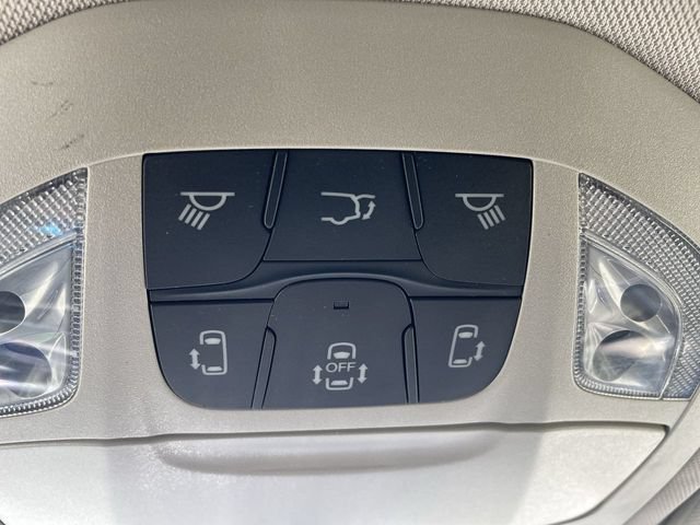 Used 2022 Chrysler Voyager LX FWD image 34