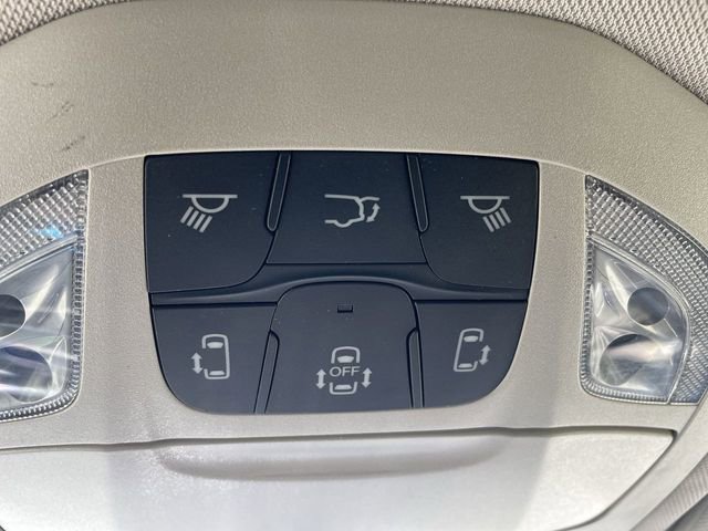 Used 2022 Chrysler Voyager LX FWD image 34