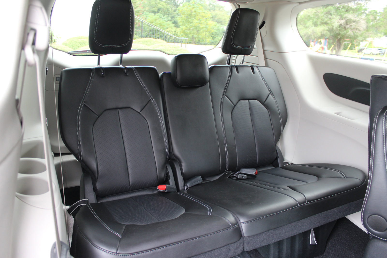 Used 2024 Chrysler Pacifica Select image 49