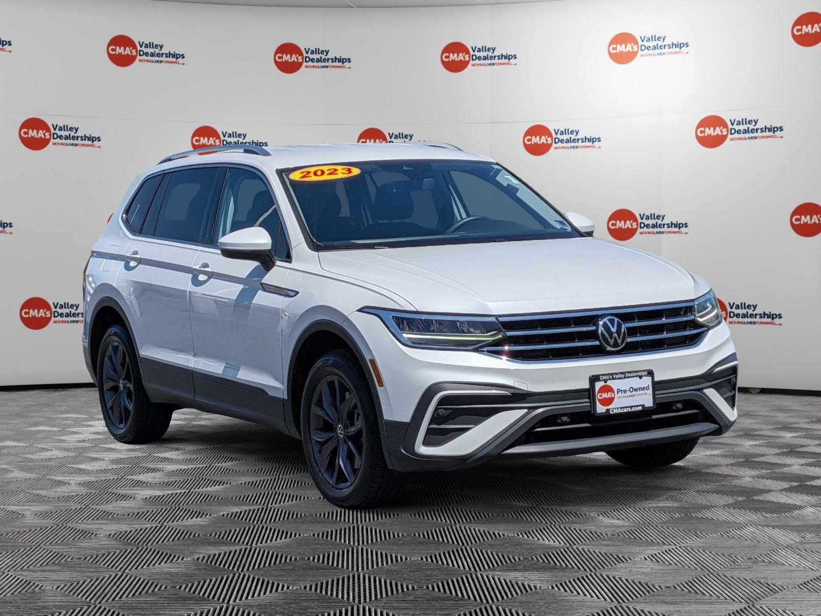 Used 2023 Volkswagen Tiguan SE FWD image 3