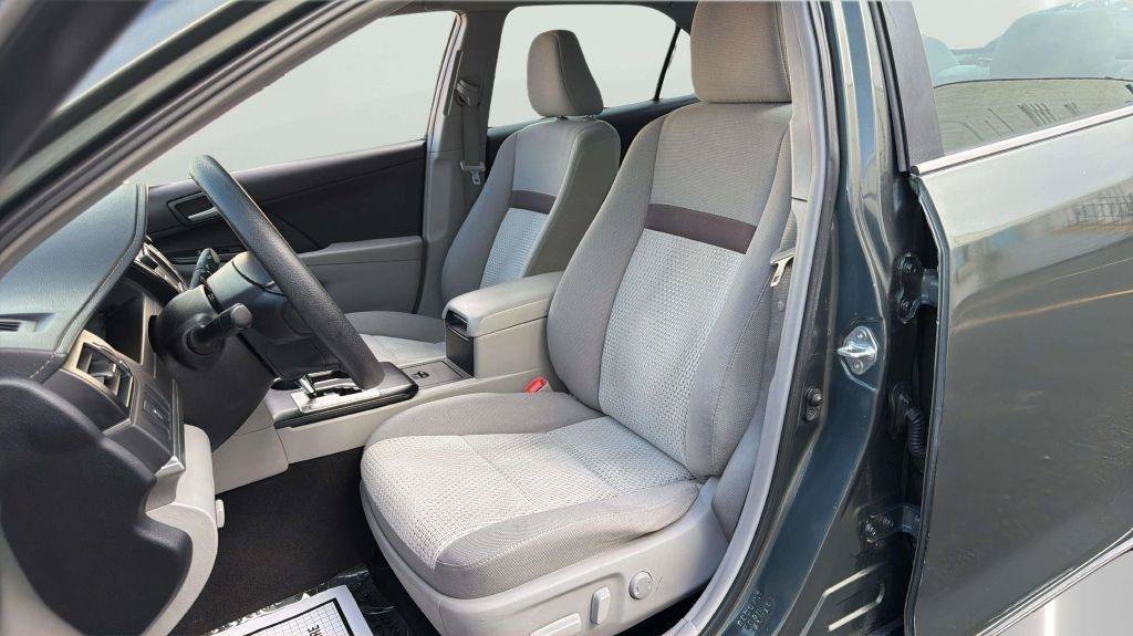 Used 2013 Toyota Camry LE FWD image 12