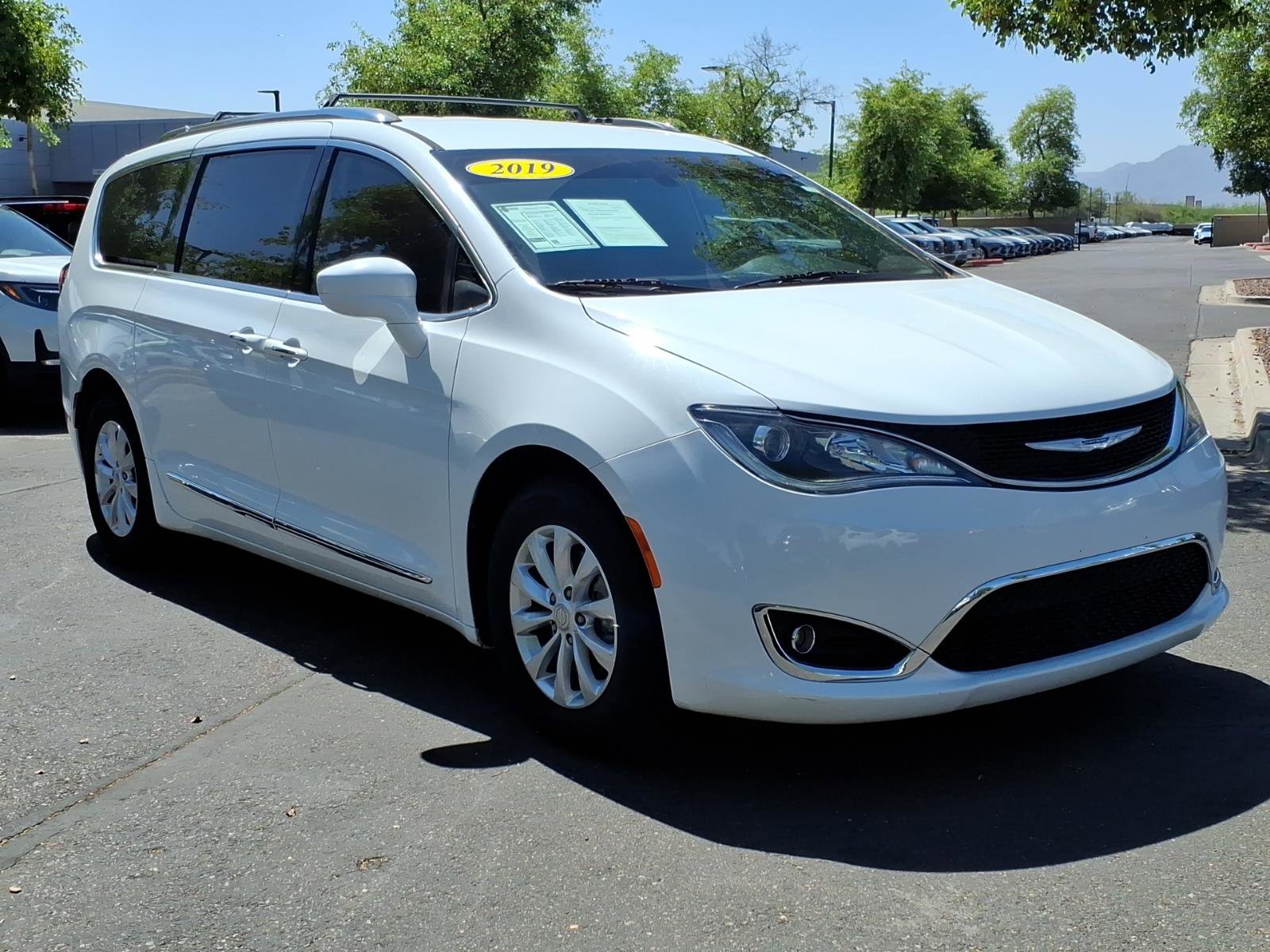 Used 2019 Chrysler Pacifica Touring-L image 7