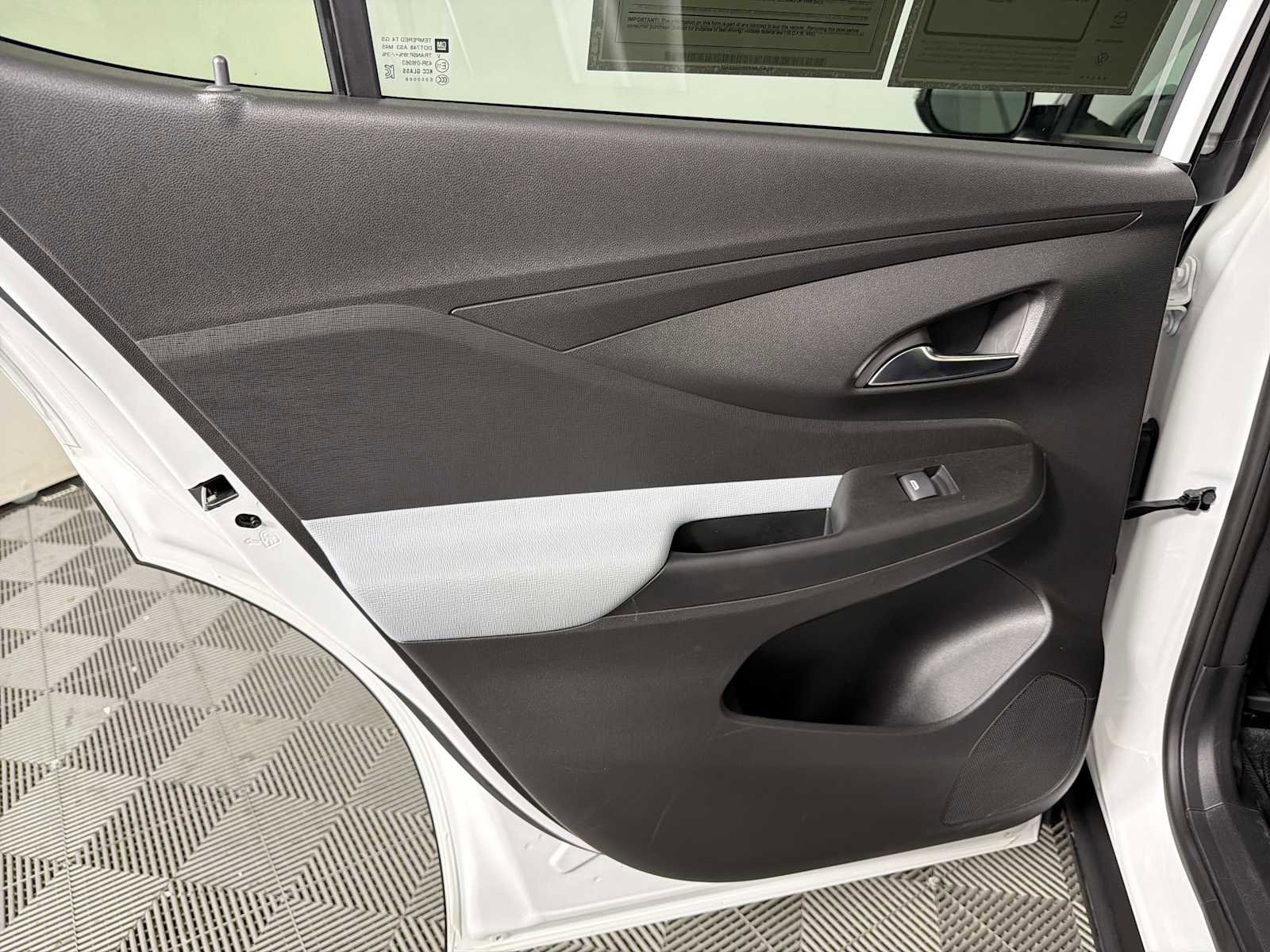 Used 2025 Buick Envista Preferred image 19