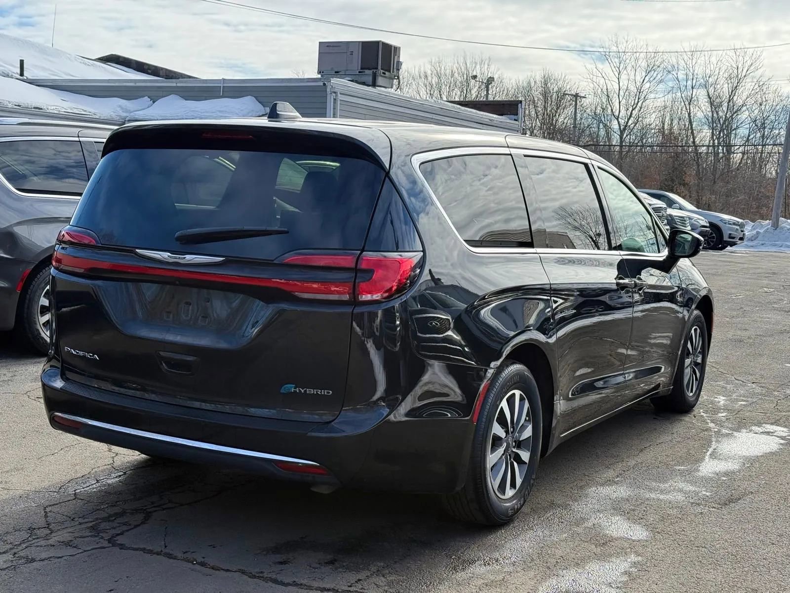 Used 2022 Chrysler Pacifica Touring-L image 6