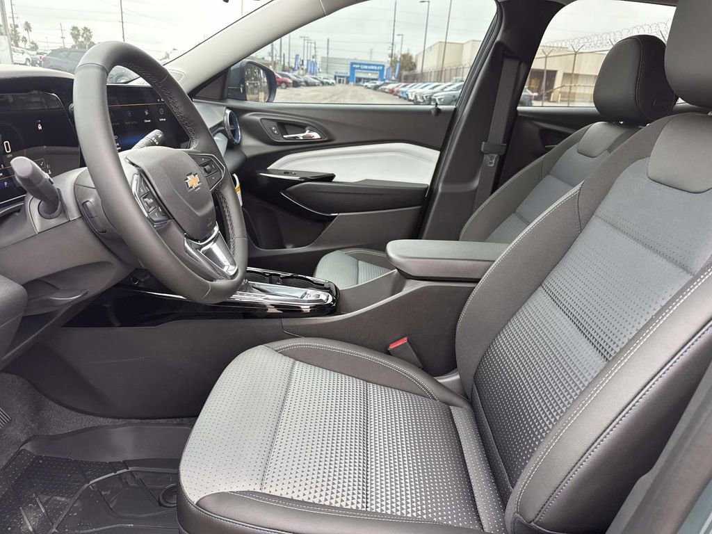 New 2026 Chevrolet Trax LT w/ Driver Confidence Package image 15