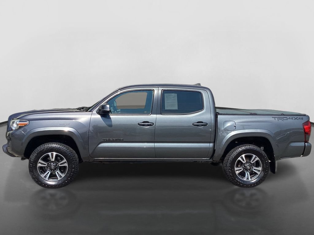 Used 2018 Toyota Tacoma TRD Sport AWD/4WD image 8
