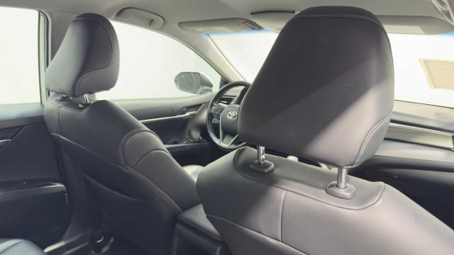 Used 2019 Toyota Camry SE w/ Convenience Package FWD image 15
