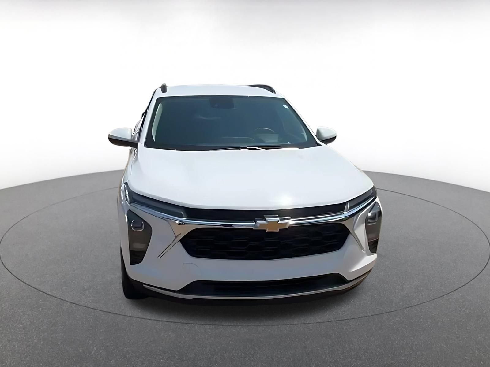 Used 2025 Chevrolet Trax LT FWD image 4