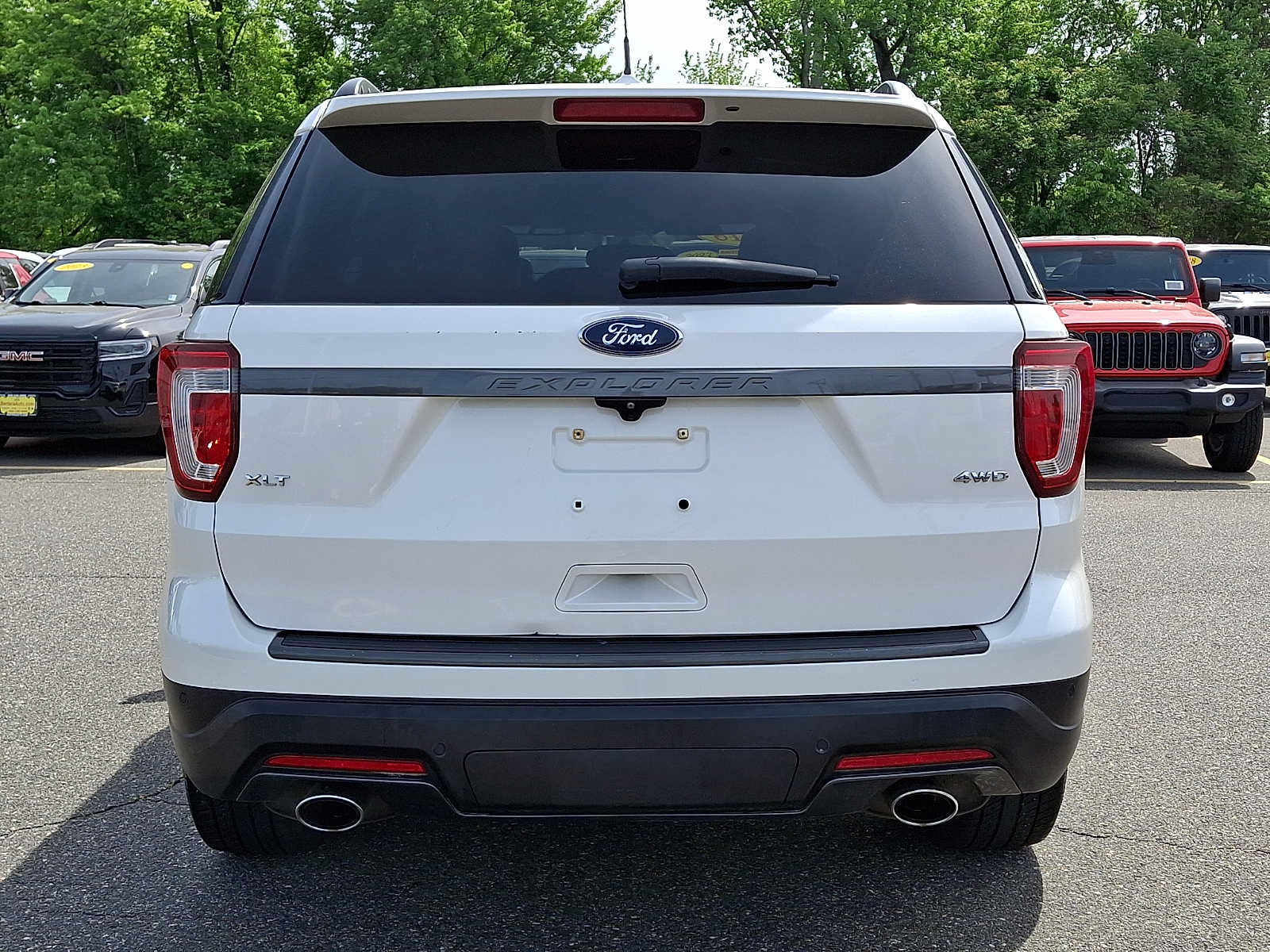 Used 2018 Ford Explorer XLT w/ Equipment Group 202A AWD/4WD image 5