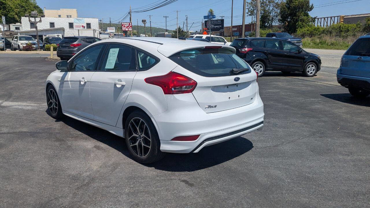 Used 2016 Ford Focus SE w/ SE Sport Package FWD image 13