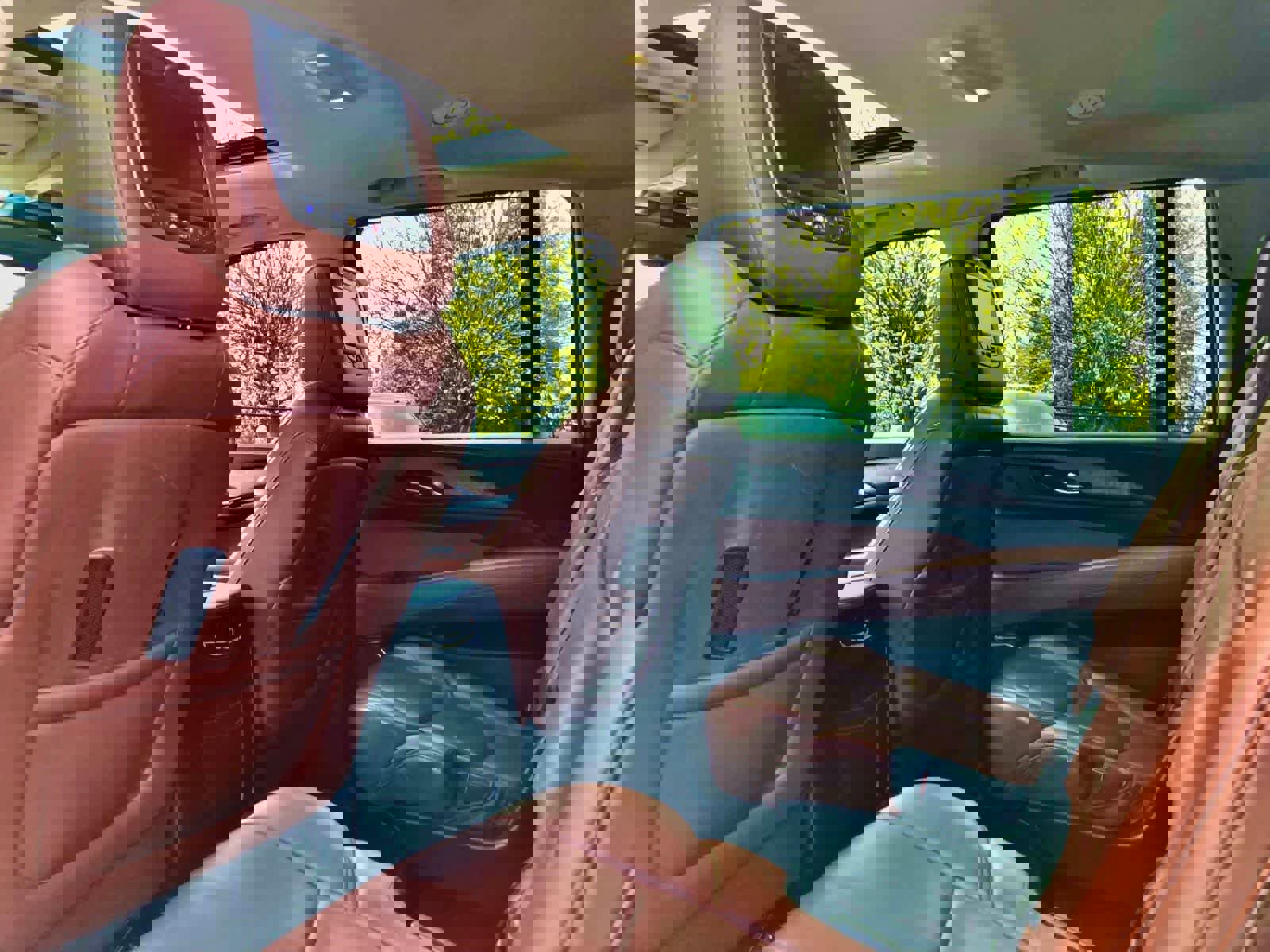 Used 2016 Cadillac Escalade ESV Luxury AWD/4WD image 6