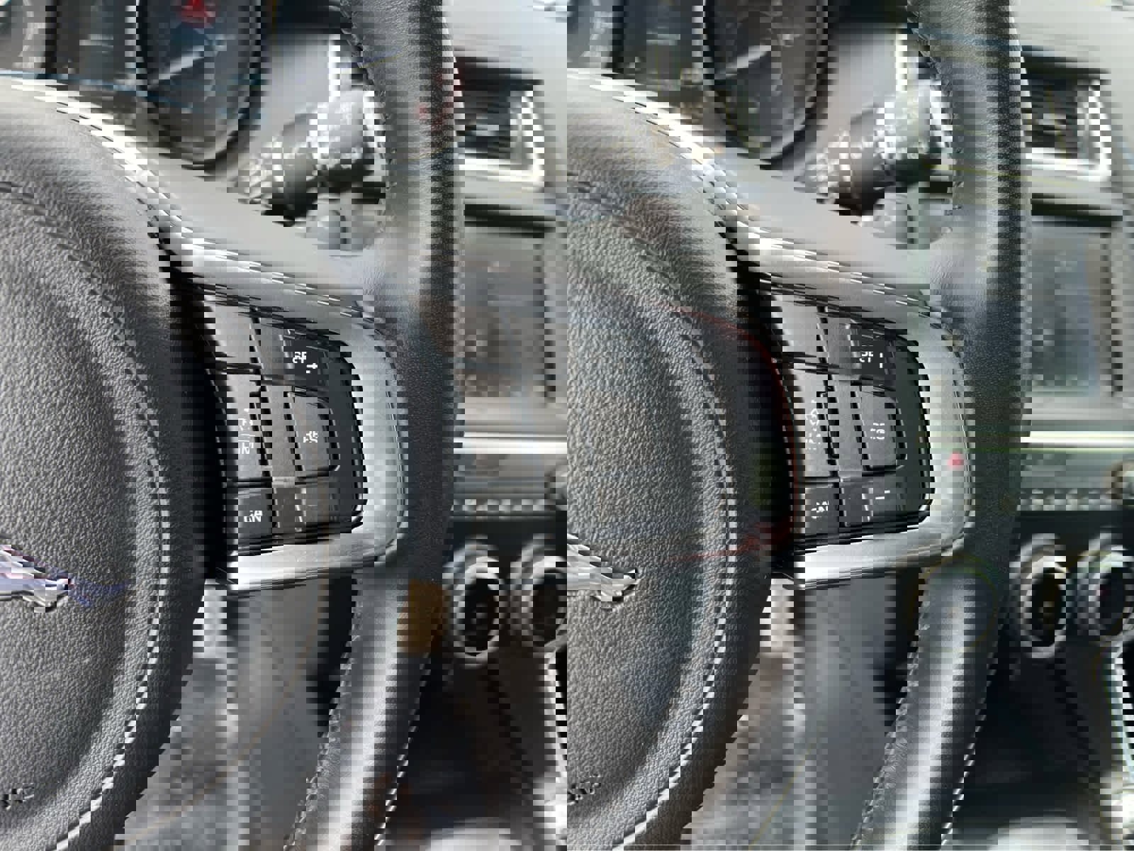 Used 2019 Jaguar E-PACE R-Dynamic SE image 33