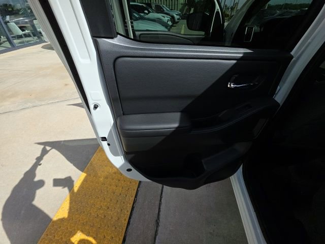 Used 2025 Nissan Frontier SV w/ SV Convenience Package image 24